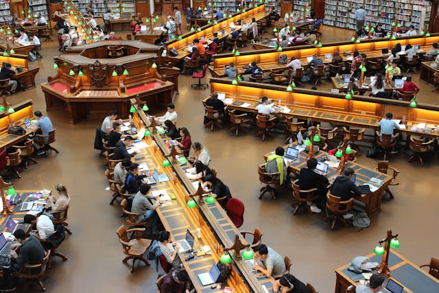 Comment l’intelligence artificielle générative transforme l’apprentissage dans l’enseignement ?
											</h4>